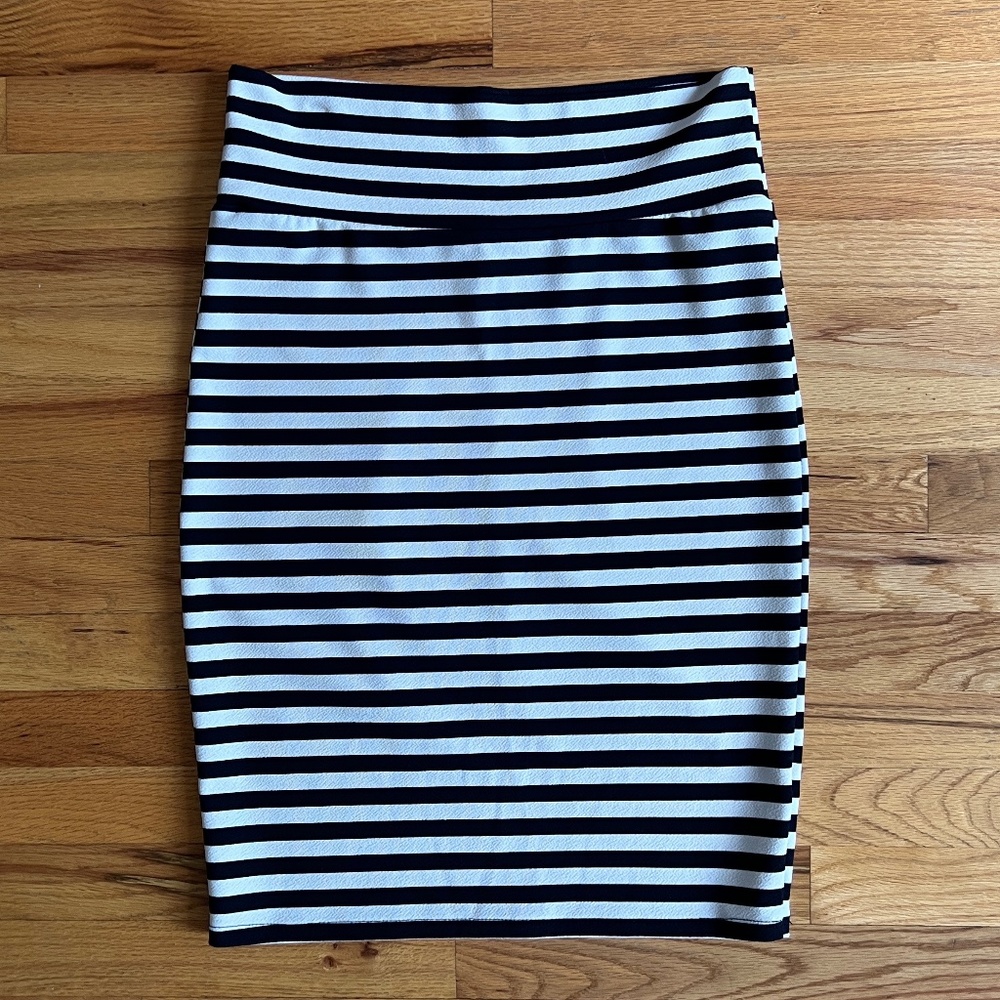 Lularoe Cassie Black & White Stripe Pencil Skirt size M